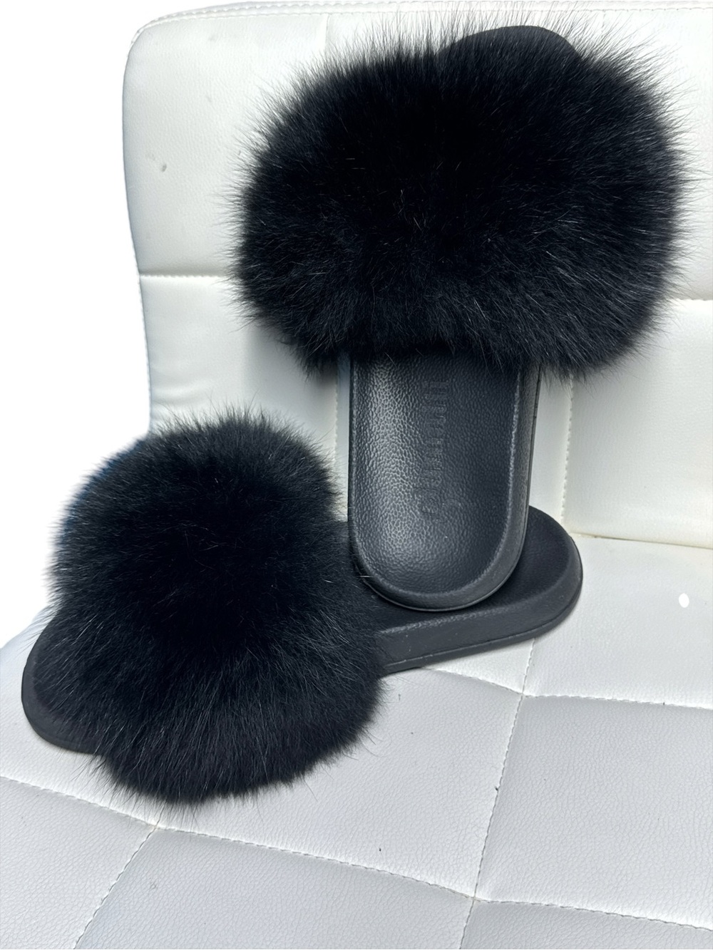 Glamanii Black Fluffy Fox Fur
Slide Sandals - Picture 4 of 10